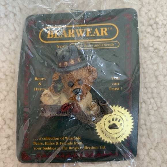 Boyd Bear Pin Lot - 7 new pins in packaging - Picture 11 of 14